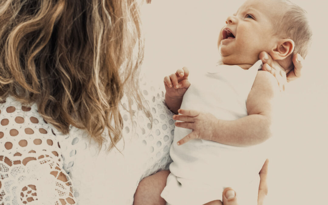 Je lepšie mať novorodenecké fotenie doma alebo v ateliéri?